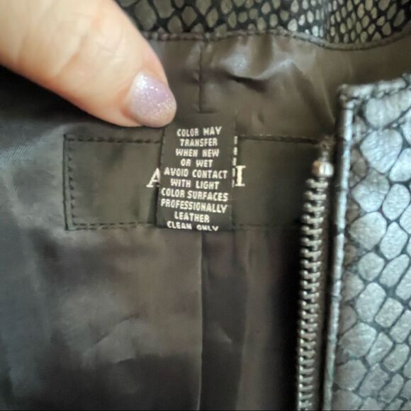 Alfani ~ Petites ~ Genuine Leather Jacket ~ Fully lined ~ size Small - Picture 4 of 9